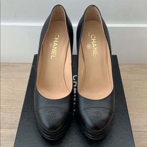 CHANEL pumps